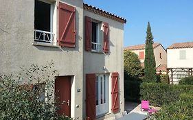 Villa A Deux Pas De La Cite Medievale Dans Une Residence Tres Calme